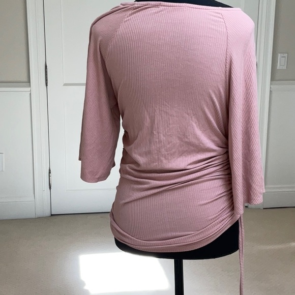 gyft ribbed stretchy 3/4 sleeve top with ruched sides and flared sleeves - Picture 2 of 5